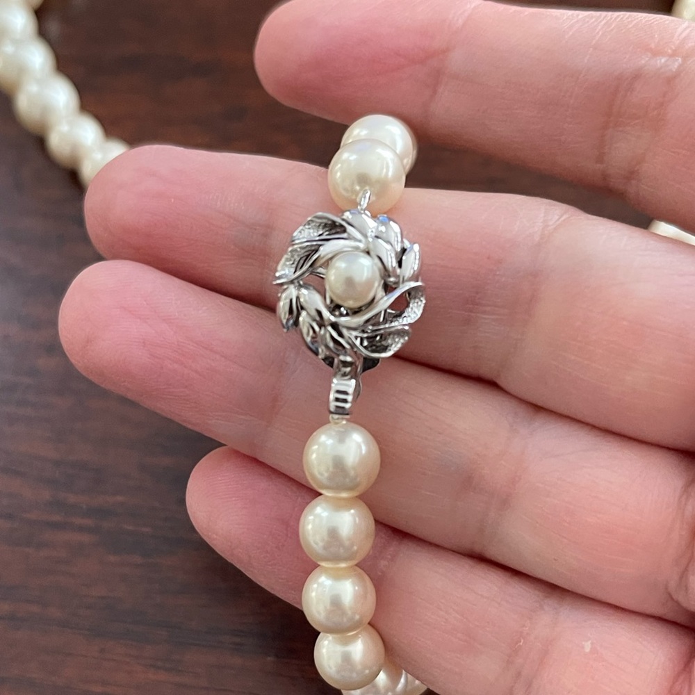 White man made graduated pearl silver necklace - Picture 6 of 9